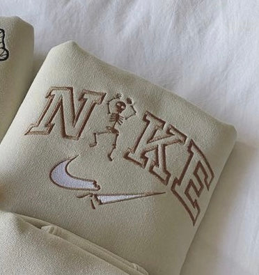 Sand Skeleton Embroidered Sweatshirt